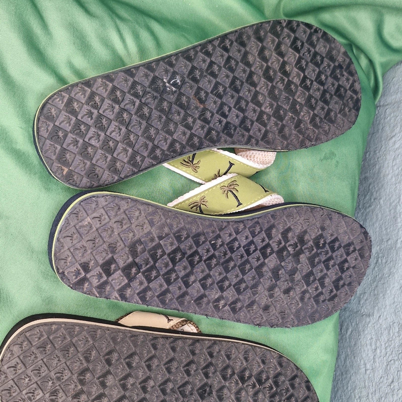 Lot 2 Margaritaville Flip Flops Breezy Wedge Style Tan & Green Palm Trees Size 8