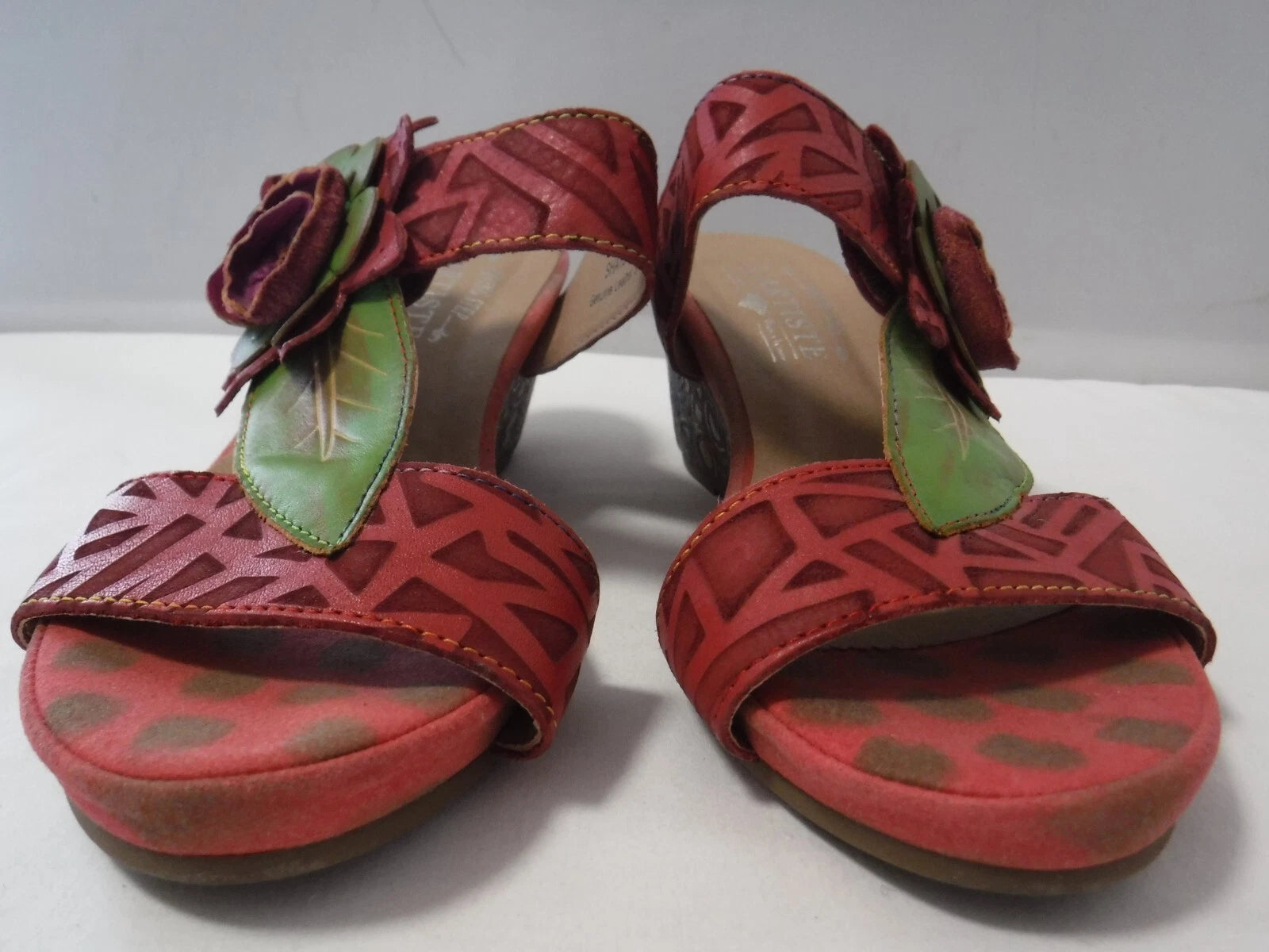L’artiste By Spring Shayla Wedge Sandal Size 39 / 8.5 Red Green Floral Appliqué