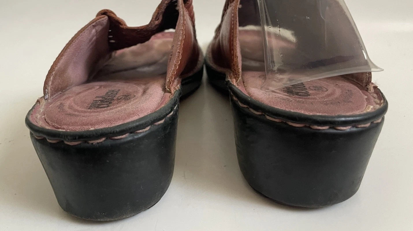 Cobbie Cuddlers Weaved Leather Uppers Slide-On Shoes Size 5 1/2 Wide 2” Heel