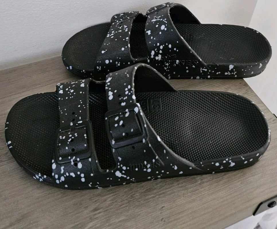Freedom Moses Sandal SZ 6.5 Black And Gray Tie Dye Style