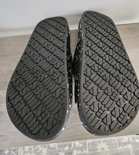 Freedom Moses Sandal SZ 6.5 Black And Gray Tie Dye Style