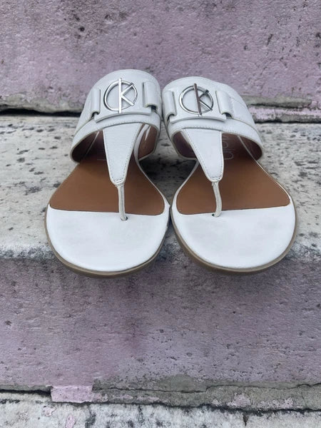 Calvin Klein Farley White/Silver Leather Sandals Women’s Size 11 – Chic Style