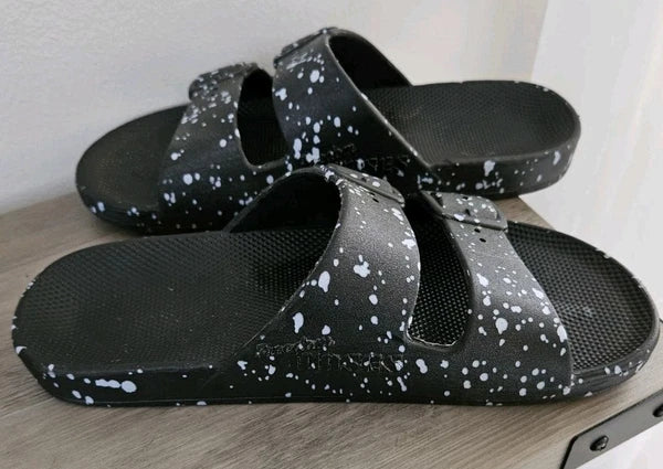 Freedom Moses Sandal SZ 6.5 Black And Gray Tie Dye Style