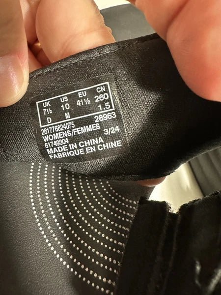 Clarks Women's Black Sandals flip flop style women size 10 New without tag