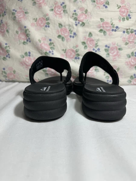 Clarks Women's Black Sandals flip flop style women size 10 New without tag
