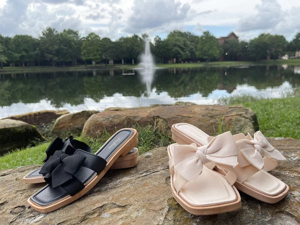 CUTE SUMMER POOL/ BEACH FASHIONABLE BOW DECOR FLAT SANDALS BENDABLE COMFORTABLE
