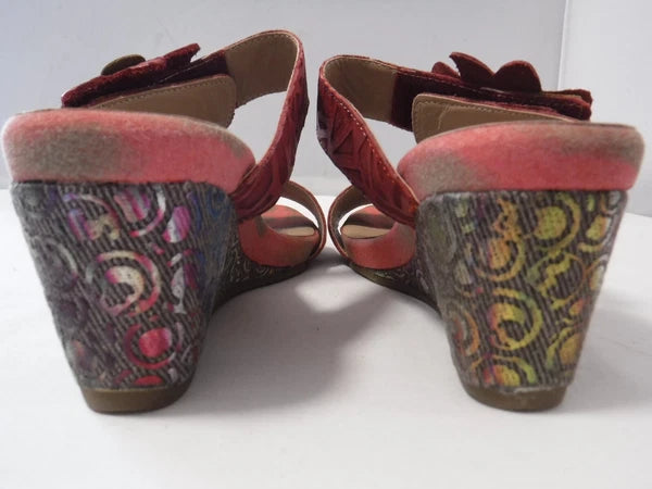 L’artiste By Spring Shayla Wedge Sandal Size 39 / 8.5 Red Green Floral Appliqué