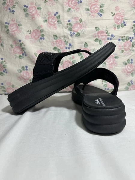 Clarks Women's Black Sandals flip flop style women size 10 New without tag