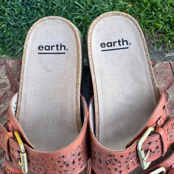 Earth Antigua 6.5 Wide Sun Orange Leather Floral Cutout Buckle Slide Sandals NEW
