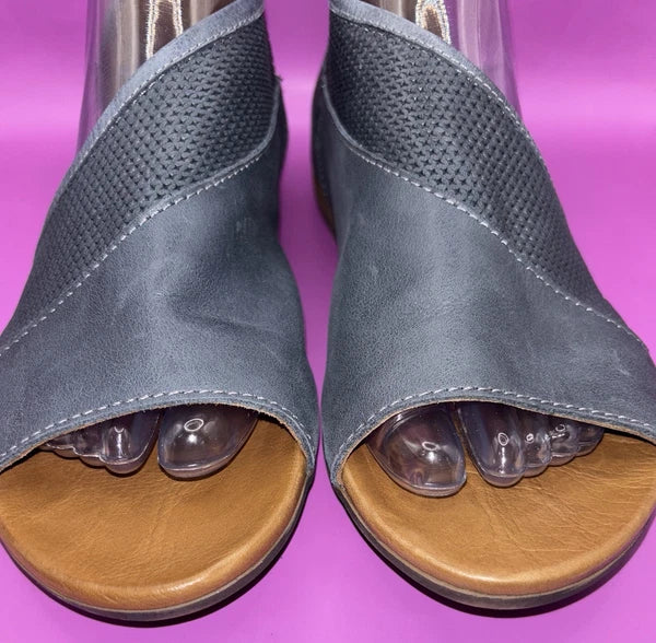 Bueno Tahiti Blue Soft Leather Open Toe Sandals WMS Sz 11/42 Comfort EUC (0421)