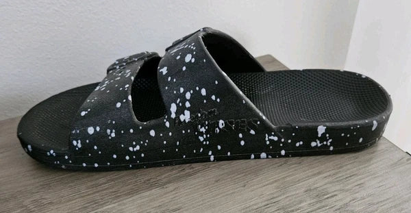 Freedom Moses Sandal SZ 6.5 Black And Gray Tie Dye Style