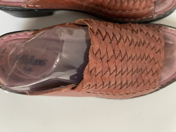 Cobbie Cuddlers Weaved Leather Uppers Slide-On Shoes Size 5 1/2 Wide 2” Heel