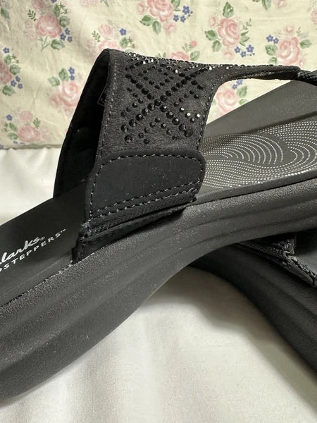 Clarks Women's Black Sandals flip flop style women size 10 New without tag