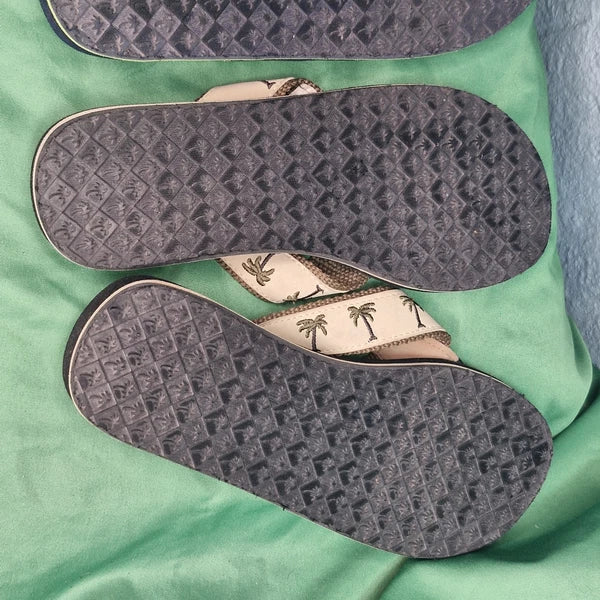 Lot 2 Margaritaville Flip Flops Breezy Wedge Style Tan & Green Palm Trees Size 8