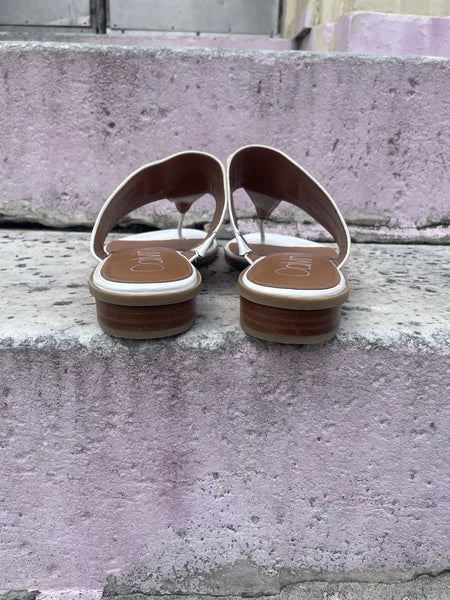 Calvin Klein Farley White/Silver Leather Sandals Women’s Size 11 – Chic Style