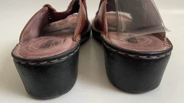 Cobbie Cuddlers Weaved Leather Uppers Slide-On Shoes Size 5 1/2 Wide 2” Heel