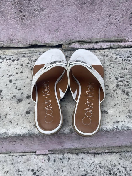 Calvin Klein Farley White/Silver Leather Sandals Women’s Size 11 – Chic Style